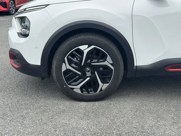 Photo de la voiture CITROEN C4 BlueHDi 130 S&S EAT8 Shine