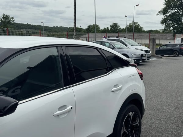 Photo de la voiture CITROEN C4 BlueHDi 130 S&S EAT8 Shine