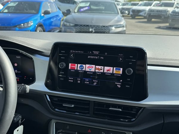 Photo de la voiture VOLKSWAGEN T-ROC 1.0 TSI 116 Start/Stop BVM6 Life