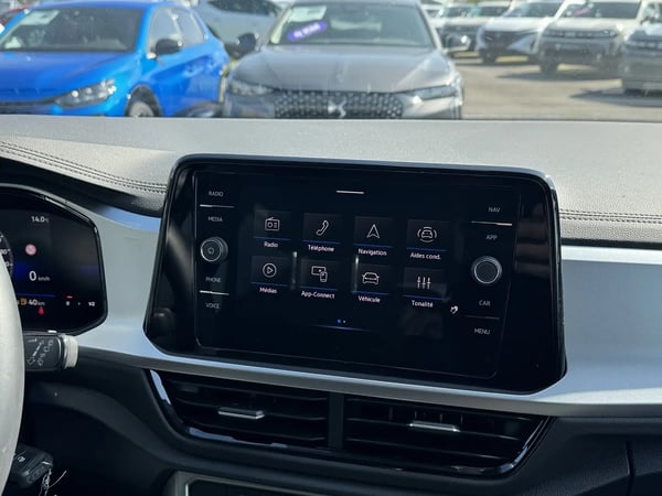 Photo de la voiture VOLKSWAGEN T-ROC 1.0 TSI 116 Start/Stop BVM6 Life