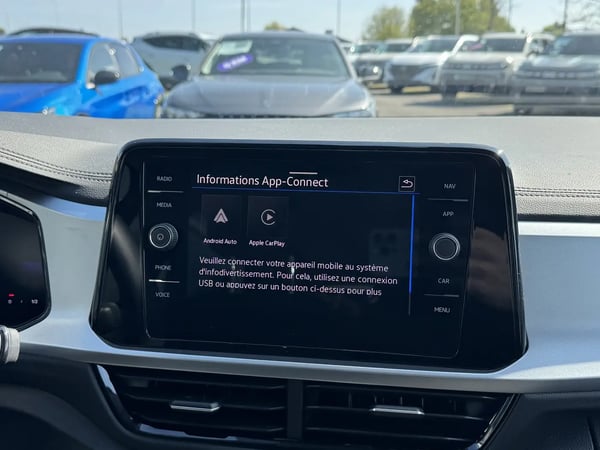 Photo de la voiture VOLKSWAGEN T-ROC 1.0 TSI 116 Start/Stop BVM6 Life