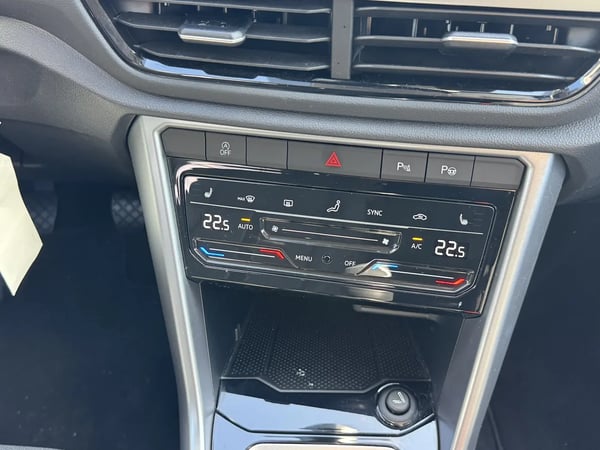 Photo de la voiture VOLKSWAGEN T-ROC 1.0 TSI 116 Start/Stop BVM6 Life