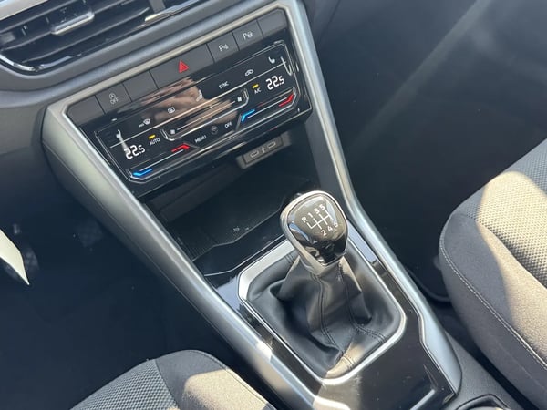 Photo de la voiture VOLKSWAGEN T-ROC 1.0 TSI 116 Start/Stop BVM6 Life