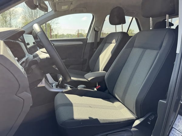 Photo de la voiture VOLKSWAGEN T-ROC 1.0 TSI 116 Start/Stop BVM6 Life
