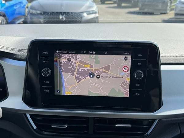 Photo de la voiture VOLKSWAGEN T-ROC 1.0 TSI 116 Start/Stop BVM6 Life