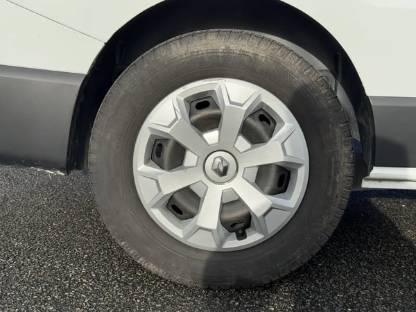 Photo de la voiture RENAULT TRAFIC L2 dCi 150 Energy S&S Zen