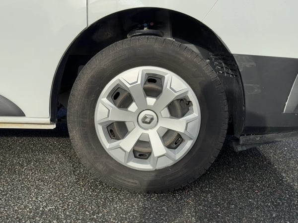 Photo de la voiture RENAULT TRAFIC L2 dCi 150 Energy S&S Zen