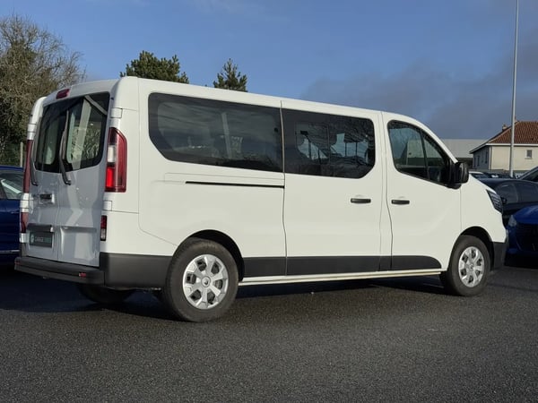 Photo de la voiture RENAULT TRAFIC L2 dCi 150 Energy S&S Zen