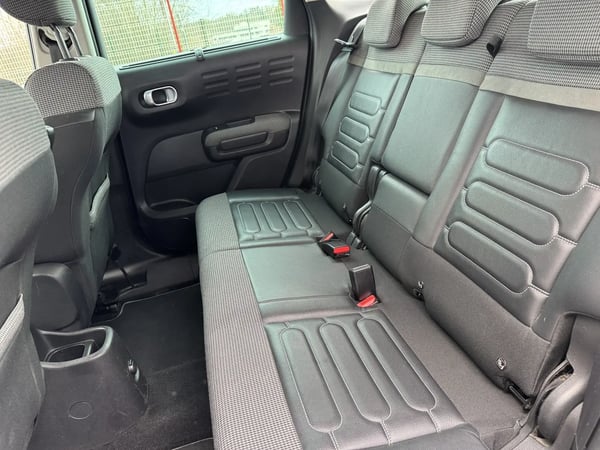 Photo de la voiture CITROEN C3 AIRCROSS BlueHDi 100 S&S BVM6 Shine