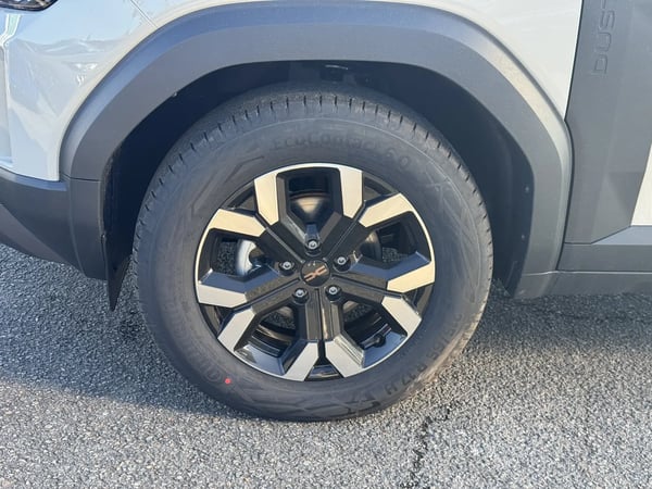 Photo de la voiture DACIA DUSTER TCe 130 4x2 Extreme