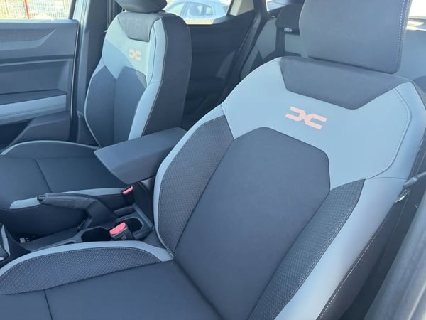 Photo de la voiture DACIA DUSTER TCe 130 4x2 Extreme