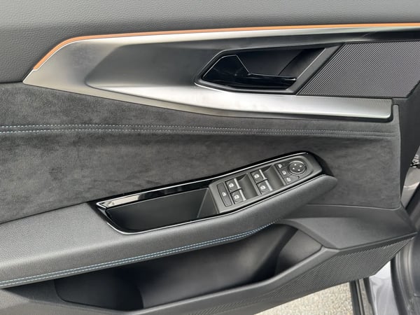 Photo de la voiture RENAULT ESPACE VI E-Tech full hybrid 200 GSR2 esprit Alpine