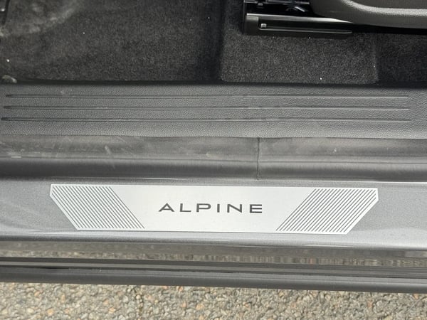 Photo de la voiture RENAULT ESPACE VI E-Tech full hybrid 200 GSR2 esprit Alpine