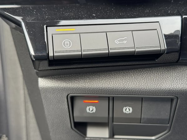 Photo de la voiture RENAULT ESPACE VI E-Tech full hybrid 200 GSR2 esprit Alpine