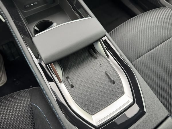 Photo de la voiture RENAULT ESPACE VI E-Tech full hybrid 200 GSR2 esprit Alpine