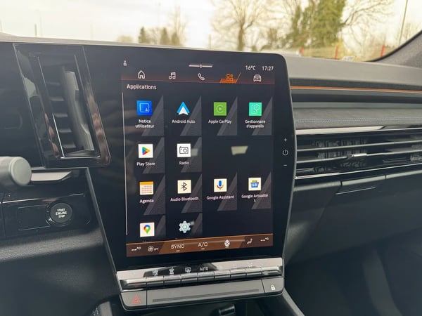 Photo de la voiture RENAULT ESPACE VI E-Tech full hybrid 200 GSR2 esprit Alpine