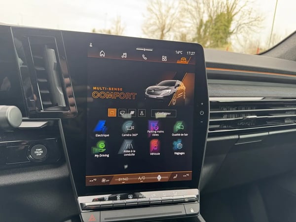 Photo de la voiture RENAULT ESPACE VI E-Tech full hybrid 200 GSR2 esprit Alpine