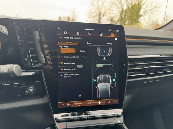 Photo de la voiture RENAULT ESPACE VI E-Tech full hybrid 200 GSR2 esprit Alpine