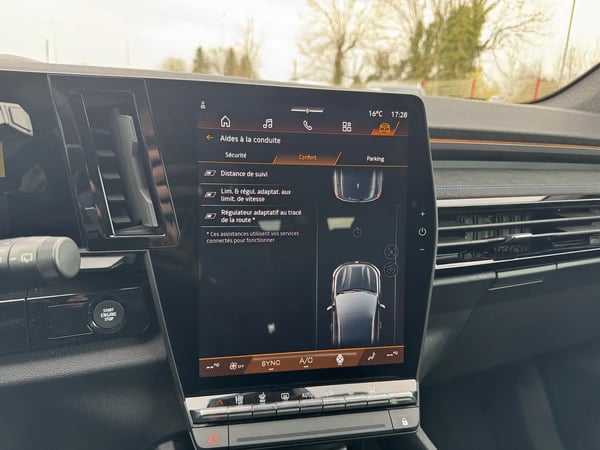 Photo de la voiture RENAULT ESPACE VI E-Tech full hybrid 200 GSR2 esprit Alpine