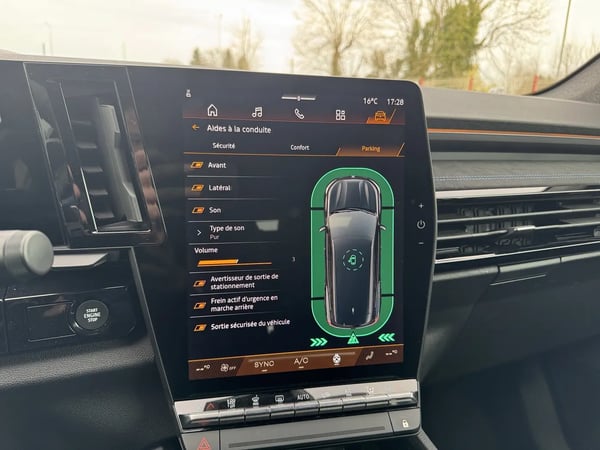 Photo de la voiture RENAULT ESPACE VI E-Tech full hybrid 200 GSR2 esprit Alpine