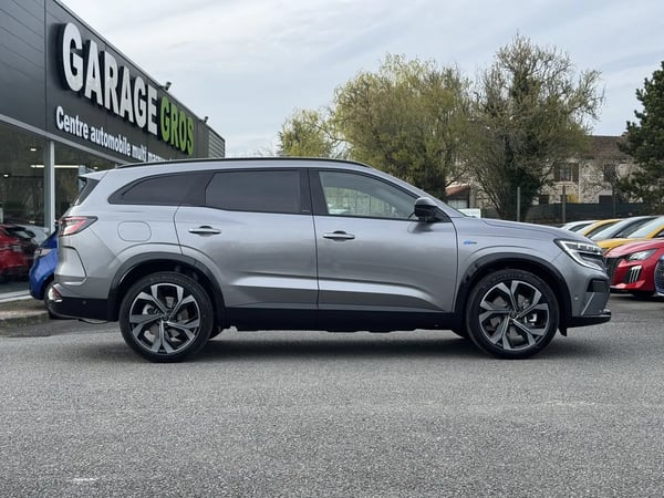 Photo de la voiture RENAULT ESPACE VI E-Tech full hybrid 200 GSR2 esprit Alpine