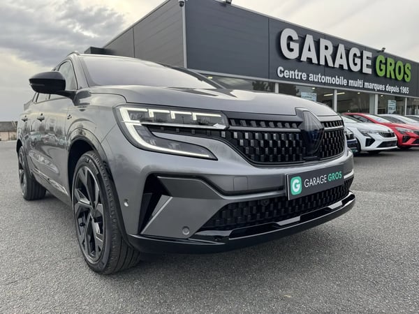 Photo de la voiture RENAULT ESPACE VI E-Tech full hybrid 200 GSR2 esprit Alpine