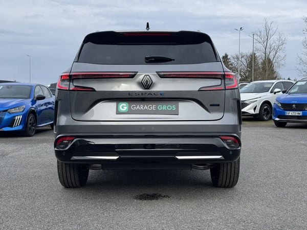 Photo de la voiture RENAULT ESPACE VI E-Tech full hybrid 200 GSR2 esprit Alpine