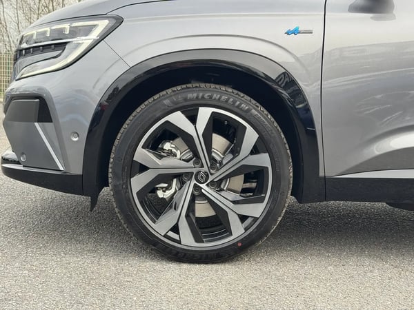 Photo de la voiture RENAULT ESPACE VI E-Tech full hybrid 200 GSR2 esprit Alpine