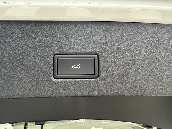 Photo de la voiture VOLKSWAGEN T-ROC 1.5 TSI EVO2 150 Start/Stop DSG7 R-Line