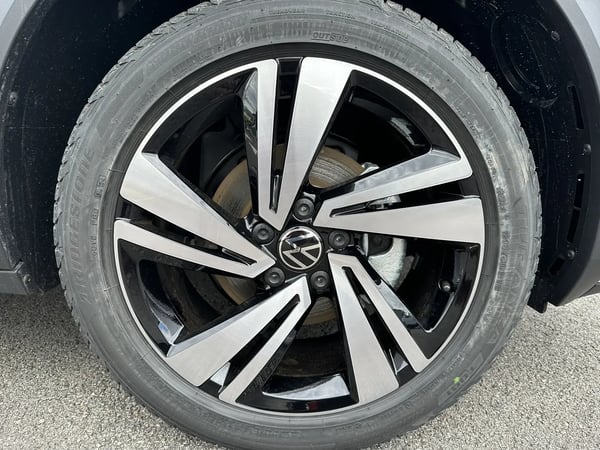 Photo de la voiture VOLKSWAGEN T-ROC 1.5 TSI EVO2 150 Start/Stop DSG7 R-Line