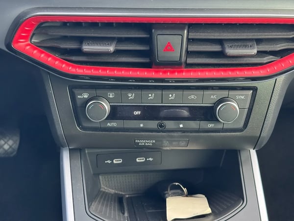 Photo de la voiture SEAT ARONA 1.0 TSI 110 ch Start/Stop BVM6 FR
