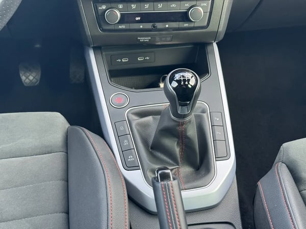 Photo de la voiture SEAT ARONA 1.0 TSI 110 ch Start/Stop BVM6 FR