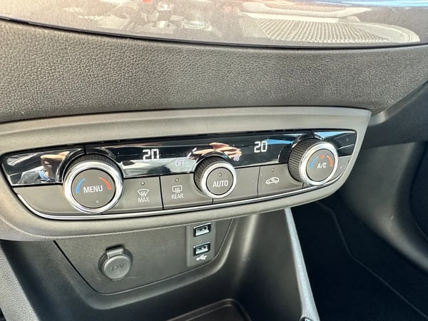 Photo de la voiture OPEL CROSSLAND X 1.2 Turbo 110 ch ECOTEC Innovation