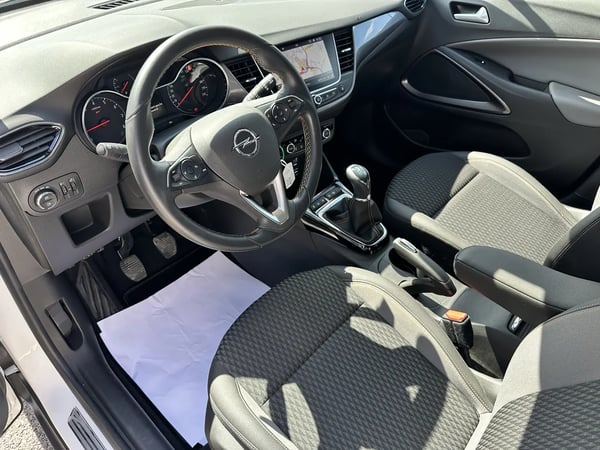Photo de la voiture OPEL CROSSLAND X 1.2 Turbo 110 ch ECOTEC Innovation