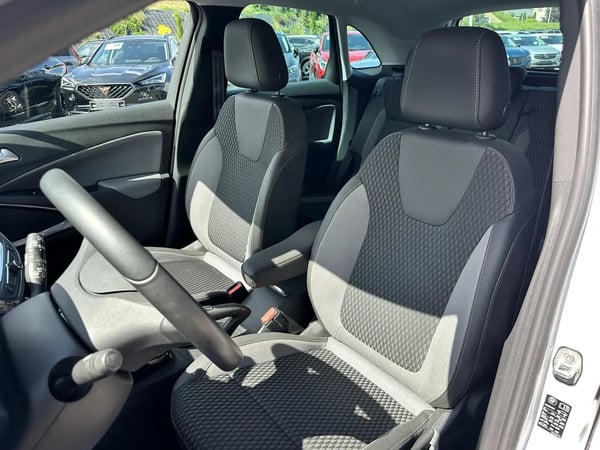 Photo de la voiture OPEL CROSSLAND X 1.2 Turbo 110 ch ECOTEC Innovation