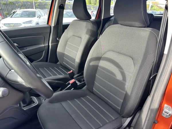 Photo de la voiture DACIA DUSTER Blue dCi 115 4x2 Expression