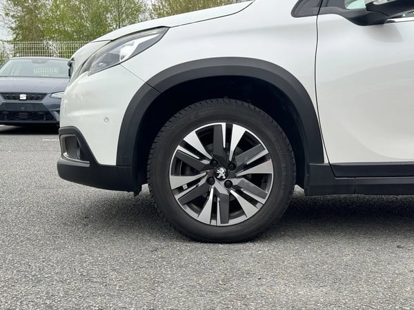 Photo de la voiture PEUGEOT 2008 1.2 PureTech 110ch S&S EAT6 Allure