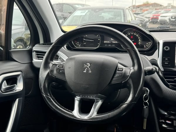 Photo de la voiture PEUGEOT 2008 1.2 PureTech 110ch S&S EAT6 Allure