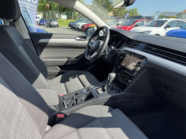 Photo de la voiture VOLKSWAGEN PASSAT SW 2.0 TDI EVO SCR 150 DSG7