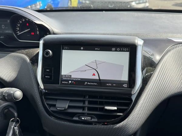 Photo de la voiture PEUGEOT 208 PureTech 110ch S&S EAT6 Allure