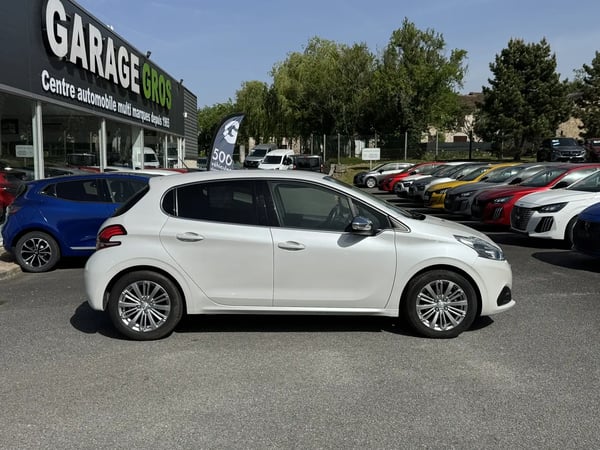 Photo de la voiture PEUGEOT 208 PureTech 110ch S&S EAT6 Allure