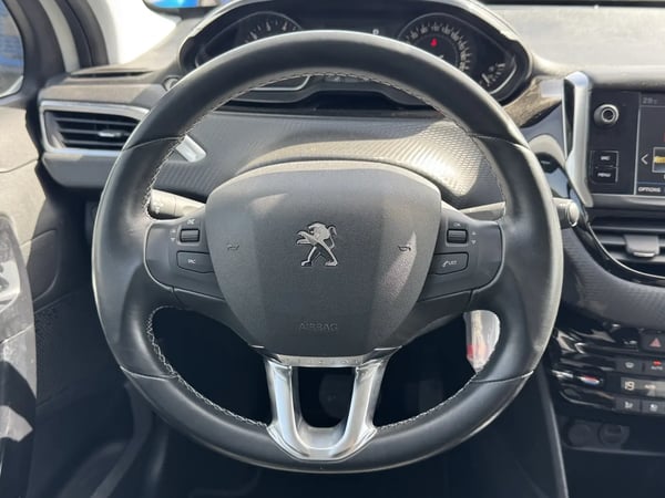 Photo de la voiture PEUGEOT 208 PureTech 110ch S&S EAT6 Allure