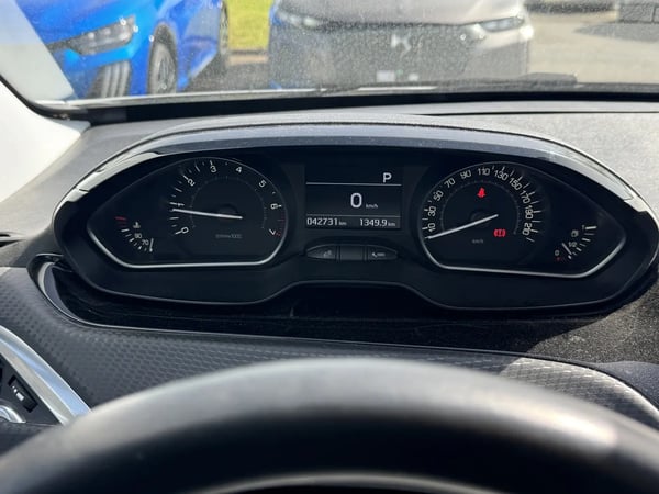Photo de la voiture PEUGEOT 208 PureTech 110ch S&S EAT6 Allure