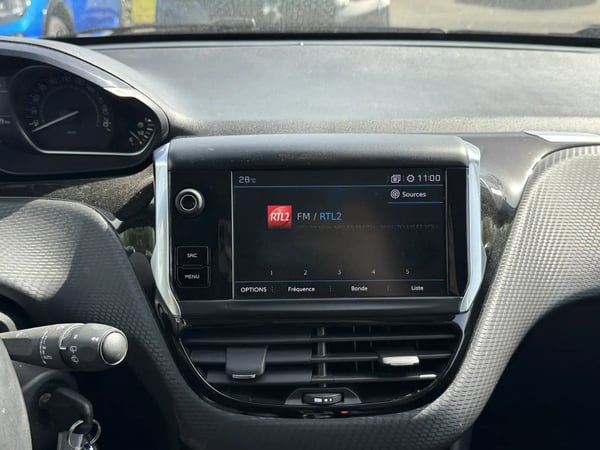 Photo de la voiture PEUGEOT 208 PureTech 110ch S&S EAT6 Allure