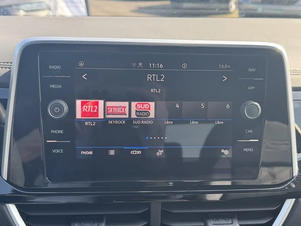 Photo de la voiture VOLKSWAGEN T-ROC 1.5 TSI EVO2 150 Start/Stop DSG7 R-Line
