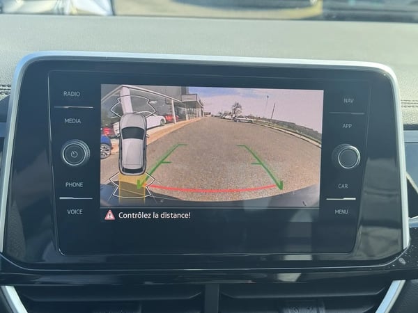 Photo de la voiture VOLKSWAGEN T-ROC 1.5 TSI EVO2 150 Start/Stop DSG7 R-Line