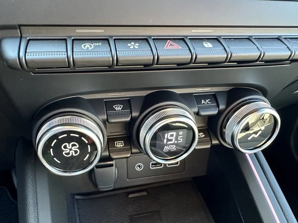 Photo de la voiture RENAULT CLIO V TCe 90 GSR2 Techno