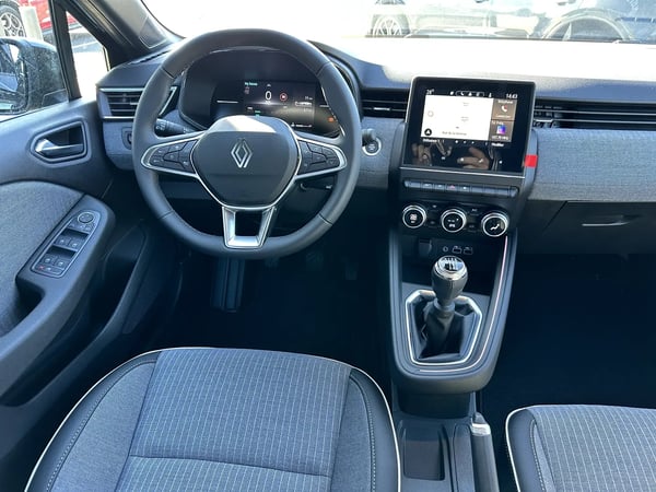 Photo de la voiture RENAULT CLIO V TCe 90 GSR2 Techno