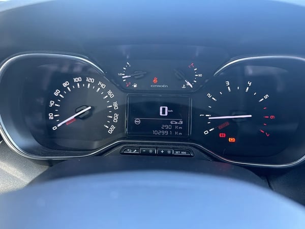Photo de la voiture CITROEN C3 AIRCROSS BlueHDi 100 BVM5 Shine