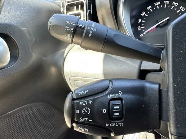 Photo de la voiture CITROEN C3 AIRCROSS BlueHDi 100 BVM5 Shine